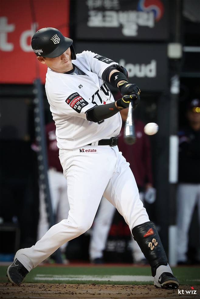 '16억 주고' 잡은 FA 포수, 홈런-타점 당당히 1위! 프로 19년 만에 이런 봄 없었다…그런데 왜