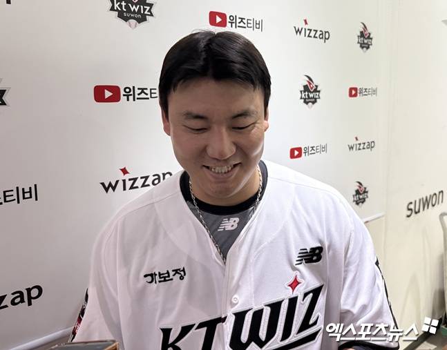 '16억 주고' 잡은 FA 포수, 홈런-타점 당당히 1위! 프로 19년 만에 이런 봄 없었다…그런데 왜