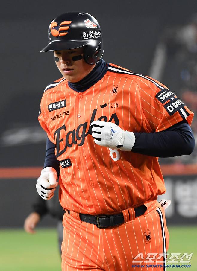 노시환처럼 터질 수 있나? '도박 듀오' 돌아오면 한동희 자리는…