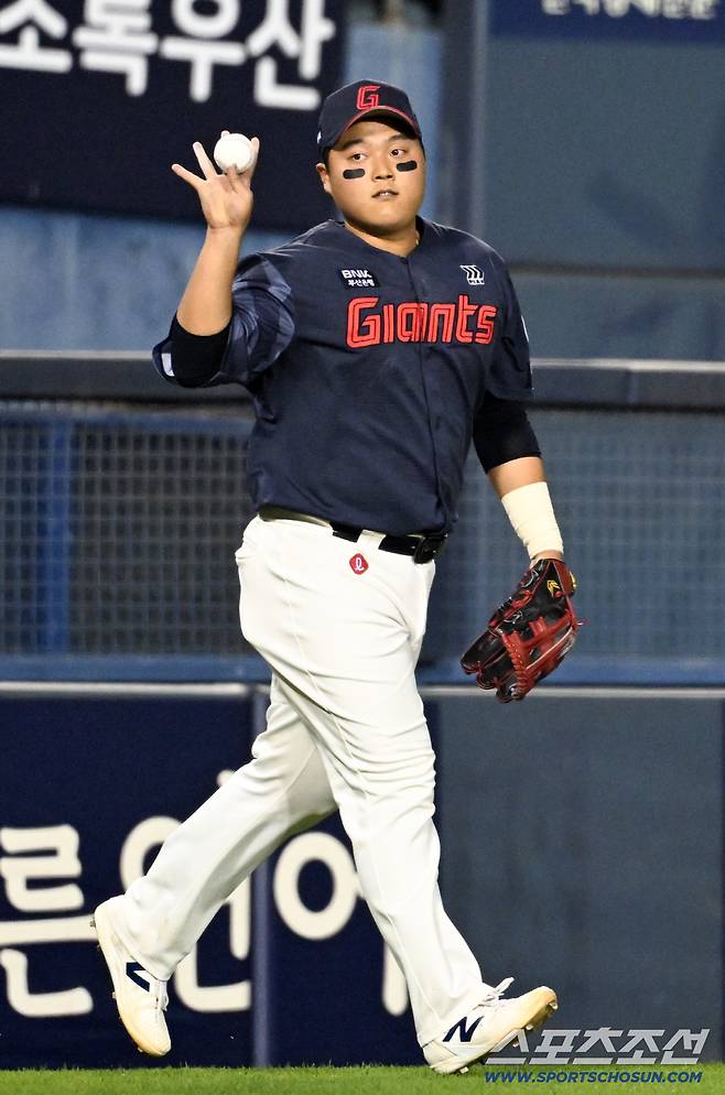 노시환처럼 터질 수 있나? '도박 듀오' 돌아오면 한동희 자리는…