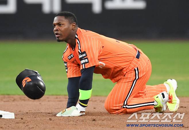 페라자 수비 실수?