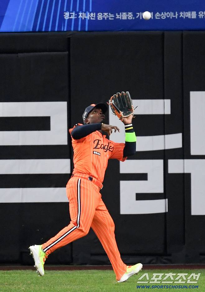 페라자 수비 실수?