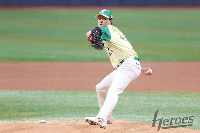 '오늘도 157km' 안우진 2번째 등판, 강속구 쾅!…그러나 실투 '딱 하나'에 울었다→2이닝 1실점 투구 마무리 [수원 라이브]