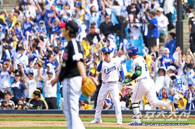 '살다 살다 별일을 다...' 5회 신민재 내야땅볼 비디오 판독 했다면. LG의 운수 나쁜 날[대구 현장]