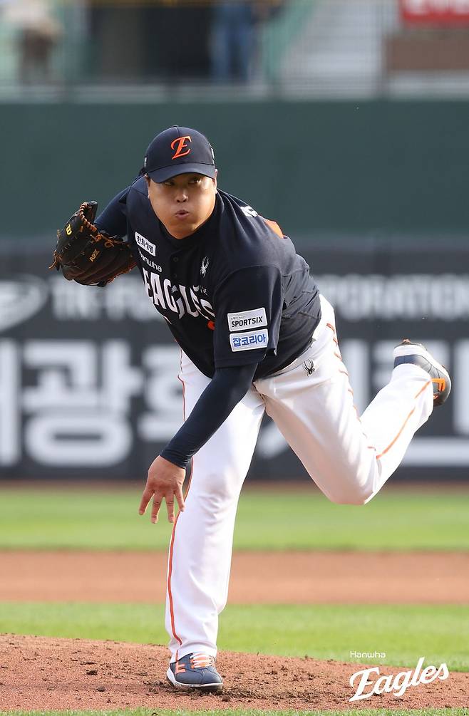 '6연패' 한화 드디어 승리 보인다!…류현진 5이닝 무실점→6회 3-0 리드 [부산 라이브]