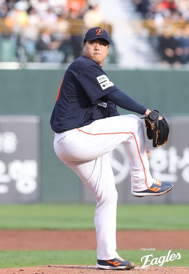 '6연패' 한화 드디어 승리 보인다!…류현진 5이닝 무실점→6회 3-0 리드 [부산 라이브]