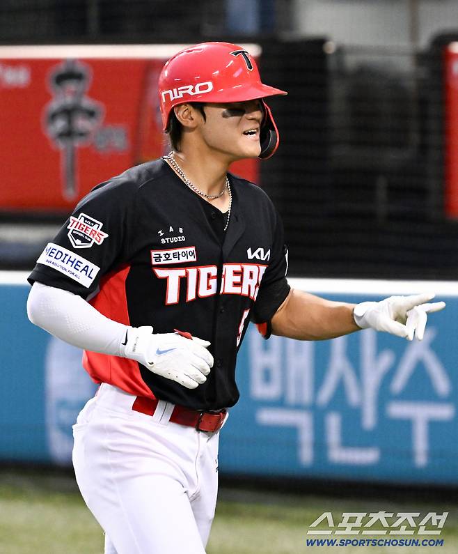 '잠실 대폭발' 김도영, 8회 전율의 역전 투런포 쐈다