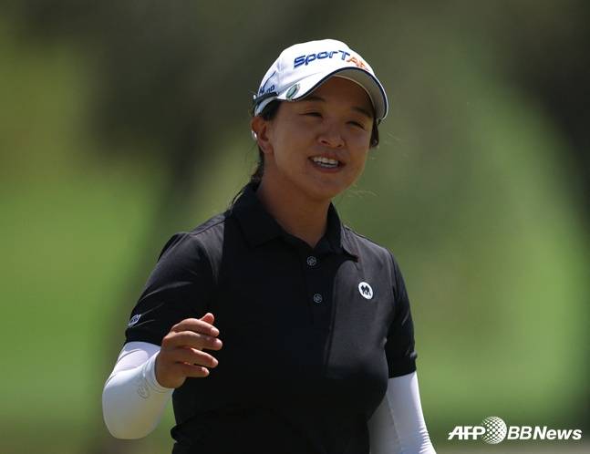 '시즌 첫 승 보인다' 김세영, 3R 단독 선두 등극... 윤이나도 우승 도전 '2타 차' 3위 [LPGA]