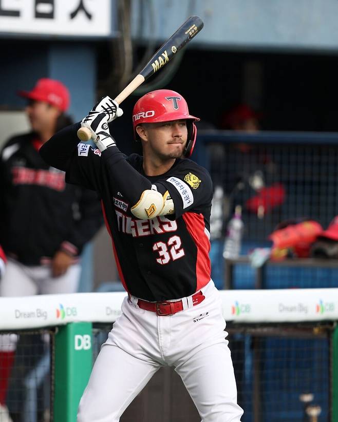 KIA 데일 아마추어급 2G 3실책 연발, 공·수 왜 이러나… ‘다리가 무겁다’ 피로 누적? 내일 선발 제외되나