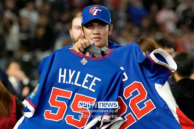 “한국 엿 먹어라” 경솔 발언→비판 폭주… 논란의 대만 선수, MLB 데뷔전서 무안타+실책 ‘악몽’