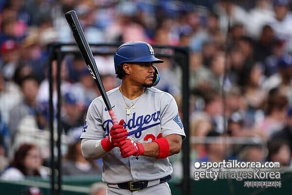 와 대박! 김혜성 '슈퍼팀' 다저스 26인 로스터 잔류 성공하나? 美 매체,