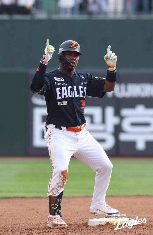 수비는 아쉬워도 공격은 확실, 미워할 수가 없네…'3안타 1볼넷' 폭주!