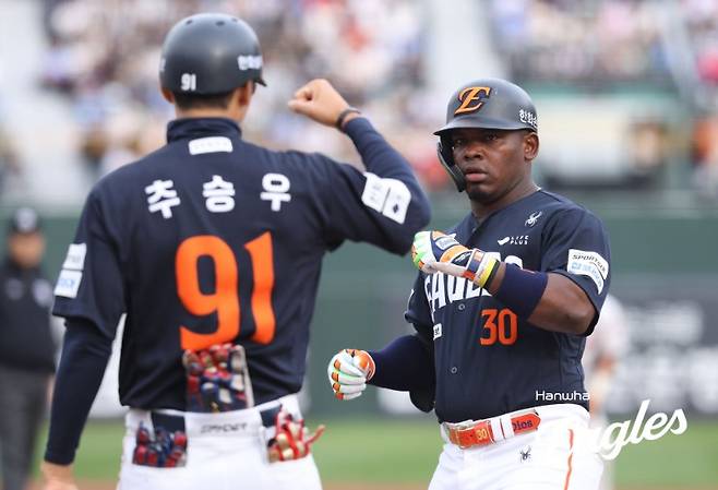 수비는 아쉬워도 공격은 확실, 미워할 수가 없네…'3안타 1볼넷' 폭주!