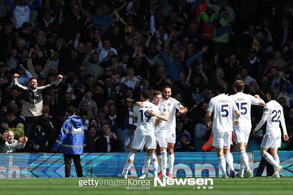 ‘토트넘 초비상’ 리즈 강등권 탈출 임박, 울버햄튼에 전반 2-0 리드