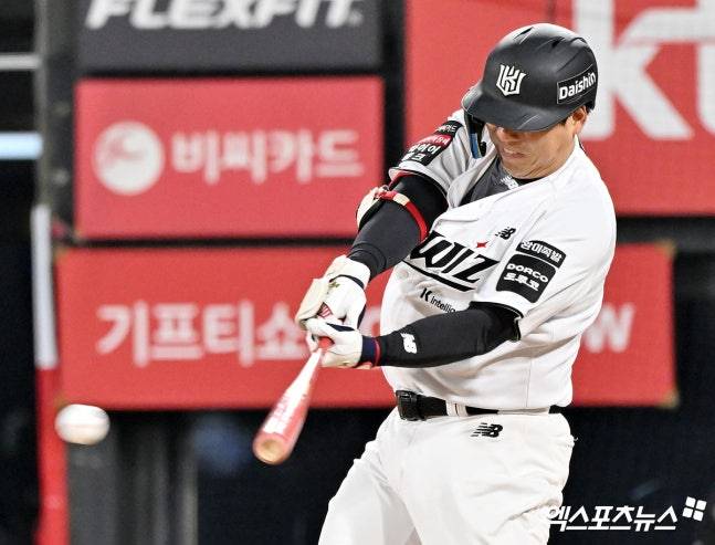 '양준혁·박용택 넘었다' 연이틀 KBO 역대 단독 4위 기록 제조!…뿌듯한 김현수