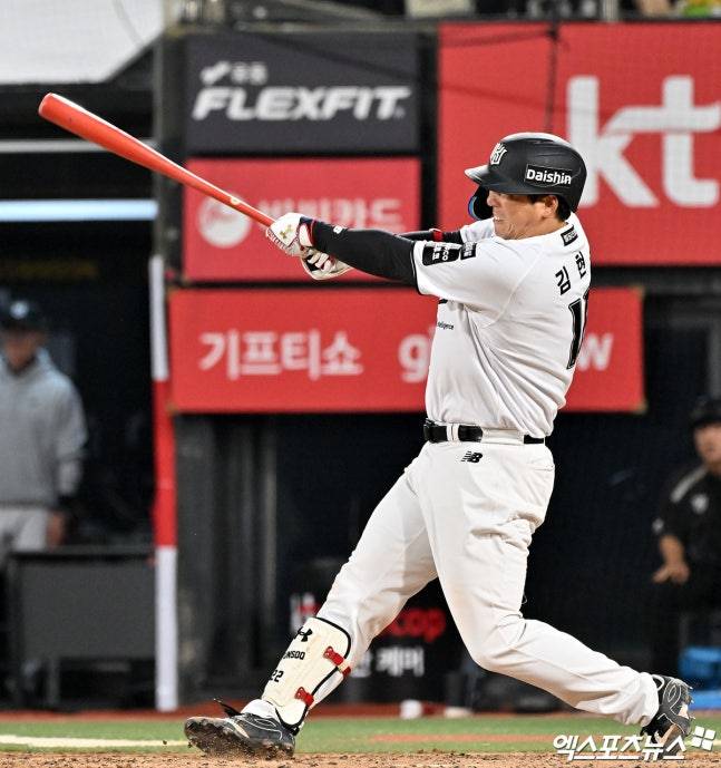 '양준혁·박용택 넘었다' 연이틀 KBO 역대 단독 4위 기록 제조!…뿌듯한 김현수