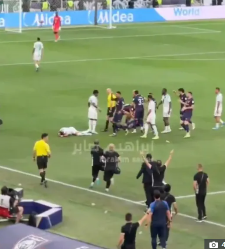 오버헤드킥에 선수 KO→주심 대응 논란 폭발...그라운드 난투극으로 번진 참사