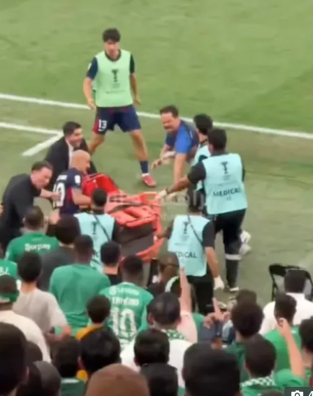 오버헤드킥에 선수 KO→주심 대응 논란 폭발...그라운드 난투극으로 번진 참사