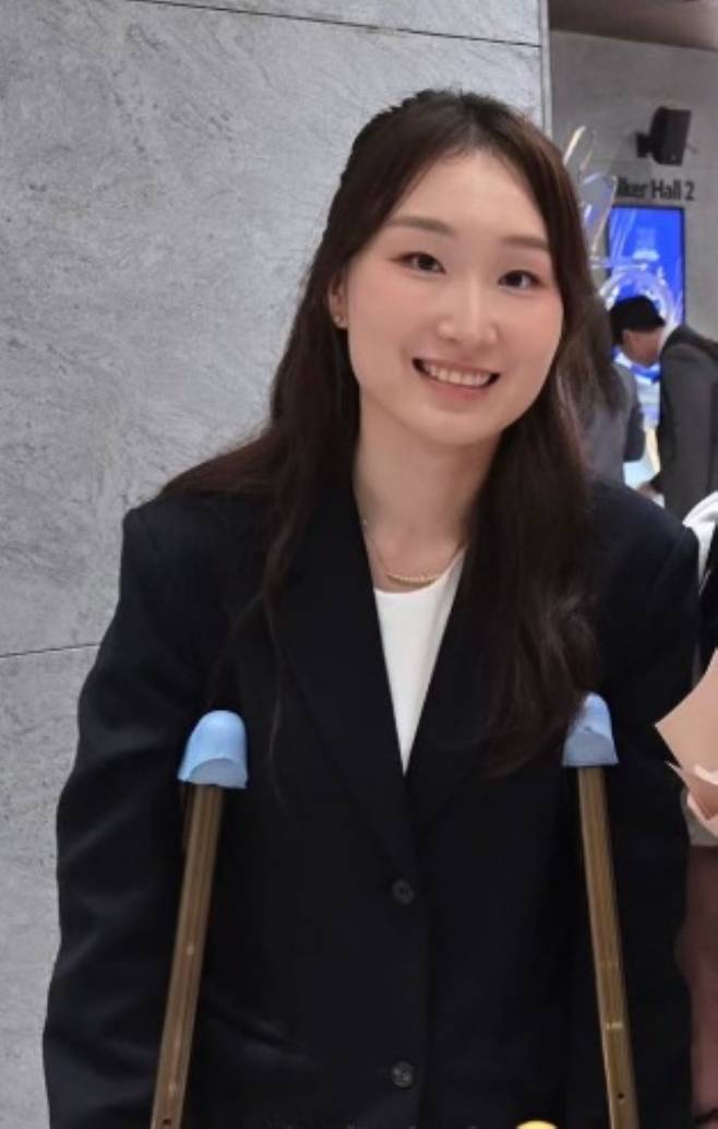 '비통하다' 최민정, 목발 신세라니…'치명적 인대 부상', 그럼에도 대표선발전 5종목 1위→'올림픽 金4' 곧장 치료 돌입