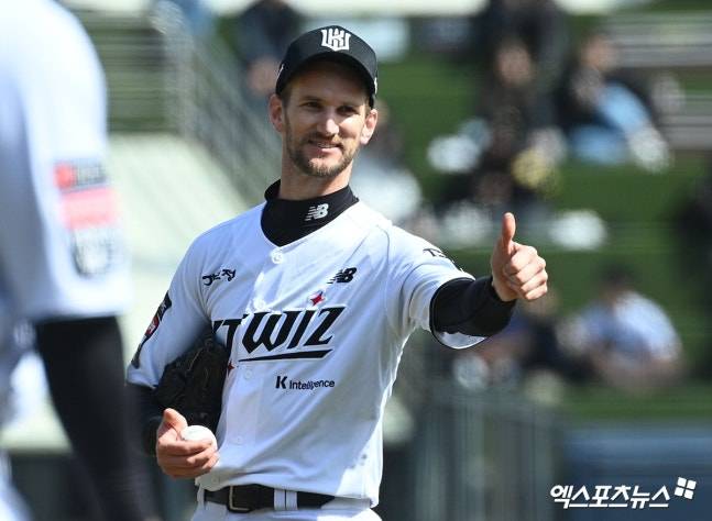 데뷔 4경기 만에 KBO 45년史 새로 썼다!…그런데 왜