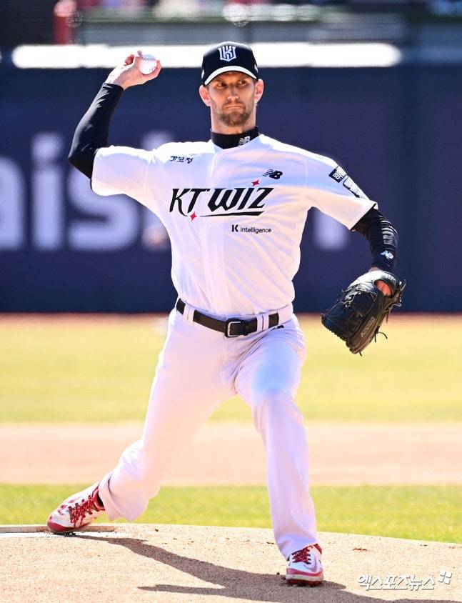 데뷔 4경기 만에 KBO 45년史 새로 썼다!…그런데 왜