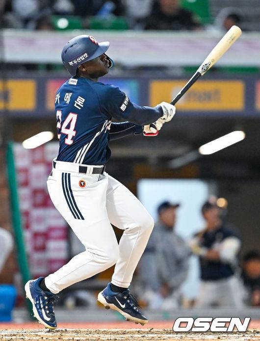 '딱 4걸음' 때문에? 습관이 이렇게 무섭다…타격 부진에 수비 문제까지, '카메론 활용법'이 고민이다 [오!쎈 잠실]