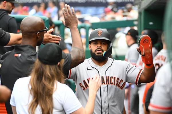 이정후, 5경기 연속 안타 행진...아찔한 슬라이딩에도 부상 피해