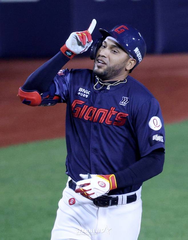 레이예스 빼면 '타율 리그 꼴찌'... 답도 없는 롯데 타선, 하다못해 '타율 0.389' 육성선수라도 기대야 하나