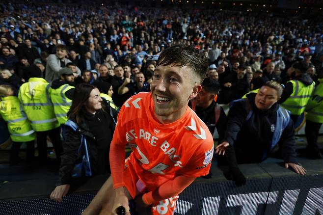 양민혁 외면한 램파드, 결국 눈물...2부 17위→25년만의 EPL 승격 이끈 후