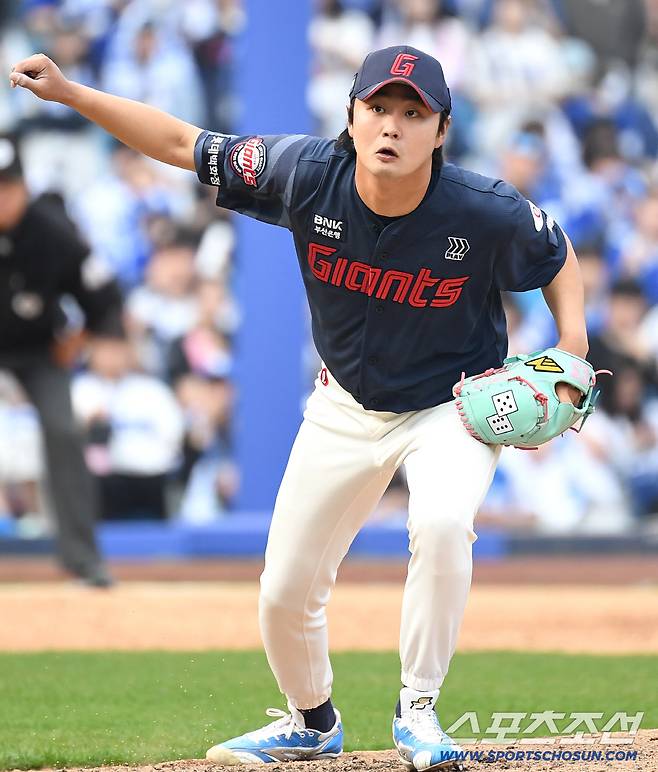 '승률 0,353' 8위 추락 → '칼'뽑은 김태형 감독, 윤동희·정철원 등 4명 동시 말소…신인 이서준 포함 4명 1군 등록 [부산In&Out]