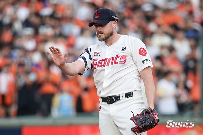 '어지럼증 교체 → 조기 귀가' 비슬리 현재 상태는? 열정도 좋지만, 지나치면 '민폐'가 된다 [부산체크]