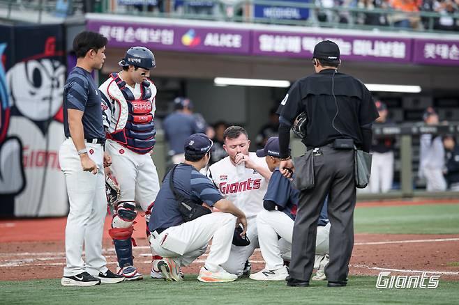 '어지럼증 교체 → 조기 귀가' 비슬리 현재 상태는? 열정도 좋지만, 지나치면 '민폐'가 된다 [부산체크]