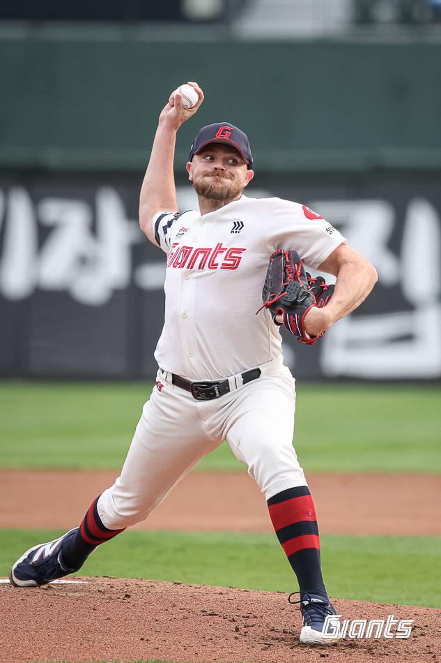 '어지럼증 교체 → 조기 귀가' 비슬리 현재 상태는? 열정도 좋지만, 지나치면 '민폐'가 된다 [부산체크]