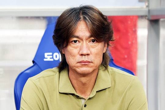 팬들 앞에서 나설 시간은 없고, 축구인끼리 골프칠 시간은 있고? 홍명보호, 출정식 거르고 월드컵 간다