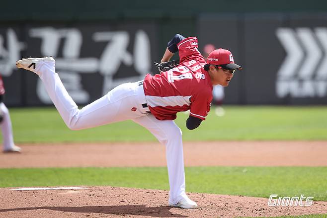 한때 롯데의 희망이었는데…13경기+252일째 승리가 없다. 5이닝 3실점 오늘도 '패전' 위기 [부산리포트]