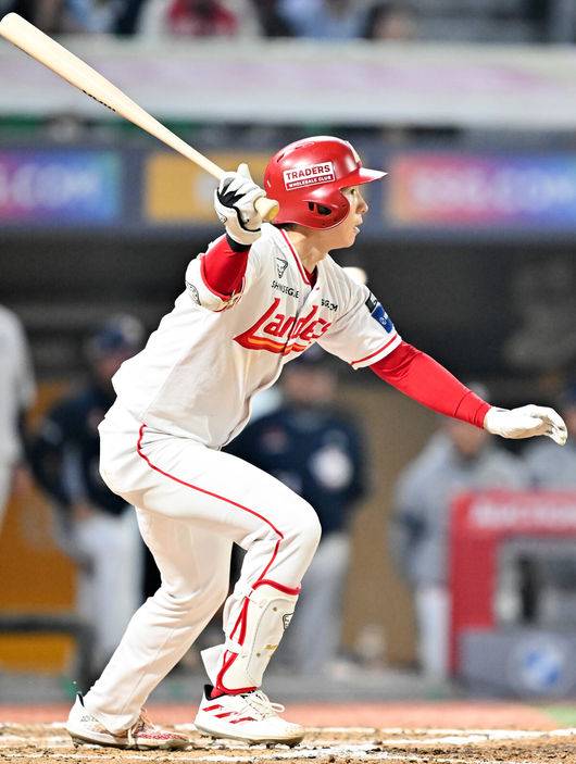 '와' 박성한 또 쳤다, 44년 만에 새 역사 보인다…개막전부터 18경기 연속 안타 '최장 타이'