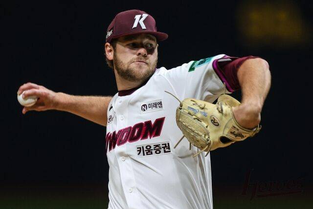 '초대형 악재' 꼴찌도 서러운데 외인 투수가 아프다, 부위도 하필 '어깨'…