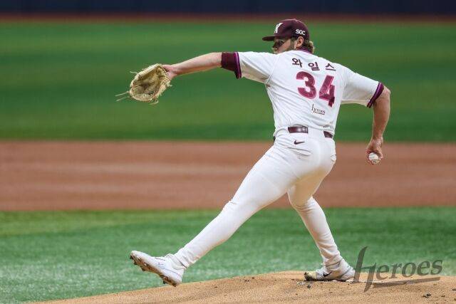 '초대형 악재' 꼴찌도 서러운데 외인 투수가 아프다, 부위도 하필 '어깨'…