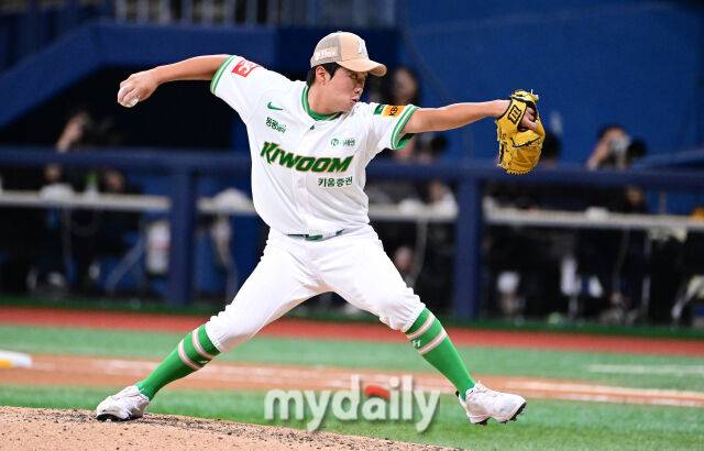 '초대형 악재' 꼴찌도 서러운데 외인 투수가 아프다, 부위도 하필 '어깨'…