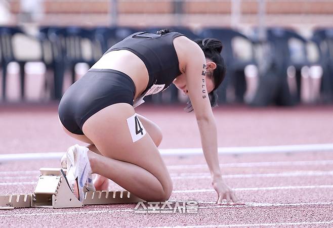 ‘육상 카리나’ 김민지, 진도군 명예 걸고 200m 동메달 획득...제65회 전남체전 육상