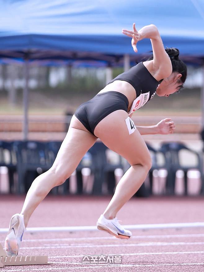 ‘육상 카리나’ 김민지, 진도군 명예 걸고 200m 동메달 획득...제65회 전남체전 육상