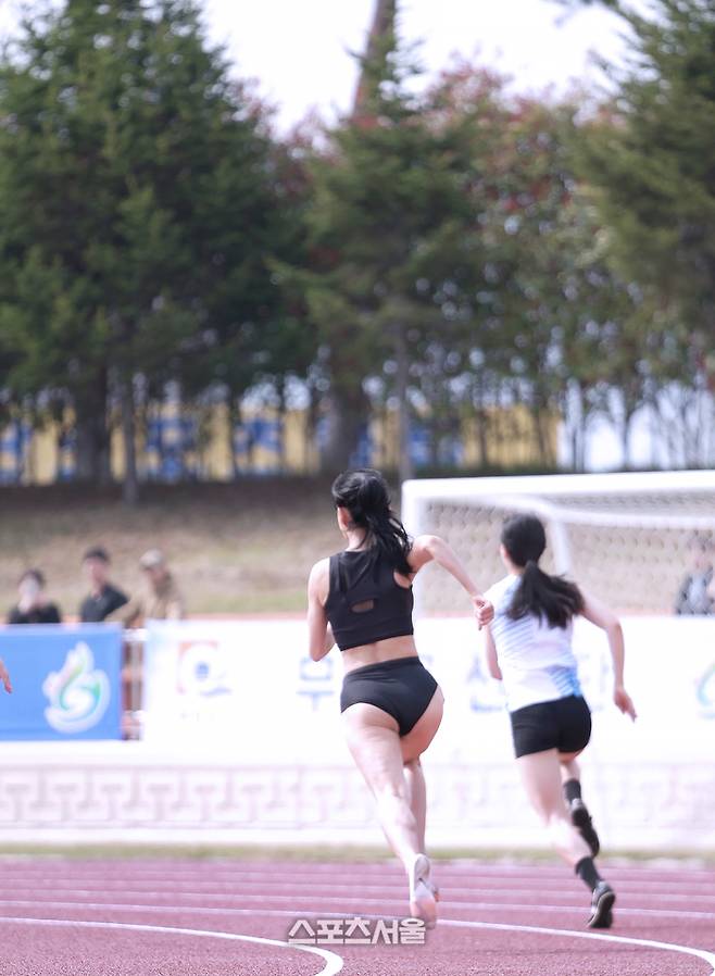 ‘육상 카리나’ 김민지, 진도군 명예 걸고 200m 동메달 획득...제65회 전남체전 육상