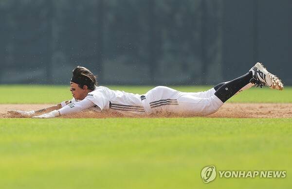 친정팀 울린 박찬호 '전매특허' 홈쇄도… 두산, KIA 연이틀 꺾고 위닝시리즈