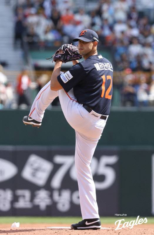 3일만에 사람이 달라졌다! 김경문의 마법 → ⅓이닝 7실점 악몽 떨친 에르난데스