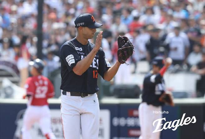 3일만에 사람이 달라졌다! 김경문의 마법 → ⅓이닝 7실점 악몽 떨친 에르난데스