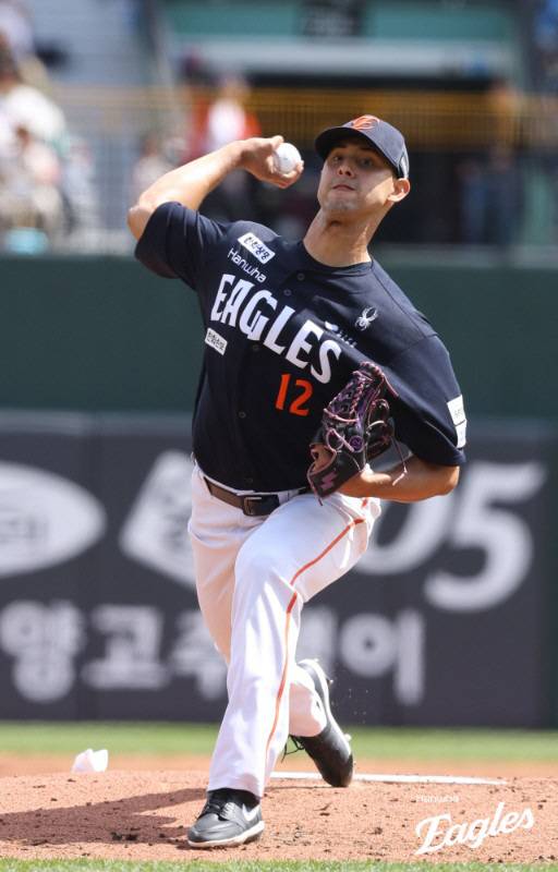 3일만에 사람이 달라졌다! 김경문의 마법 → ⅓이닝 7실점 악몽 떨친 에르난데스