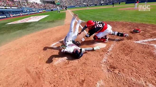 '김도영 홈 송구' 비디오 판독 뒤 바뀐 세이프…'친정 KIA'에 비수 꽂은 박찬호 [IS 피플]