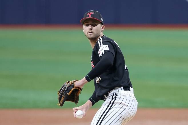 12년 만 삼성 8연승 막았다! 톨허스트 3G 연속 QS…LG, 원태인 꺾고 5-0 완승 [대구 게임노트]