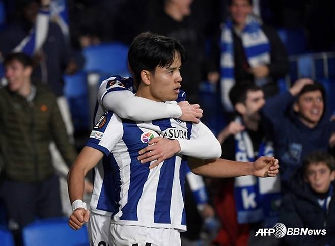 '강인아 나도 해냈어' 日 쿠보, 드디어 프로 첫 우승 '감격'... 소시에다드, ATM 꺾고 국왕컵 제패