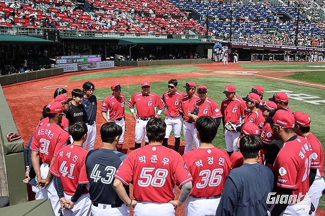 '패패패' 롯데 왜 이래, 실책에 주루사까지…결과+내용 모두 기대 이하였다 [부산 현장]